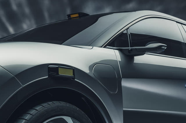 Front Right Three Quarter Image - 13721